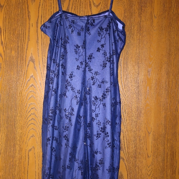 Formal dress/Nightwear - Picture 2 of 5